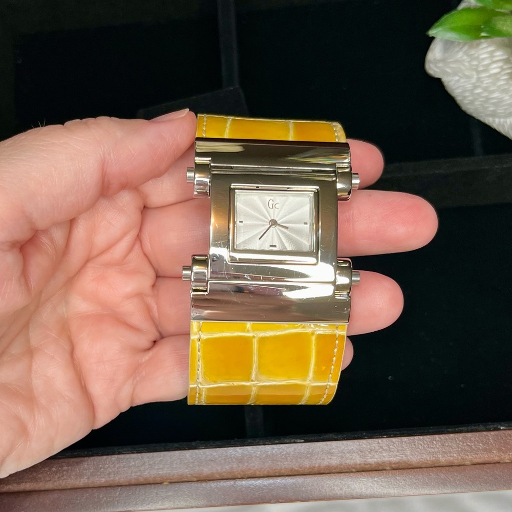 Yellow Leather Gator Texture Cuff Rare Vintage GUESS Collection (Gc) Watch